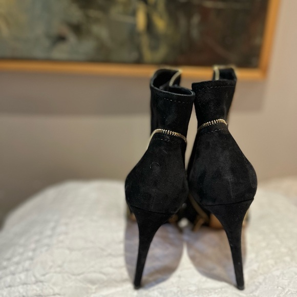 Rare Salvatore Ferragamo Black Suede Zipper Detail Peep Toe Heel Riona Booties. - Picture 3 of 8